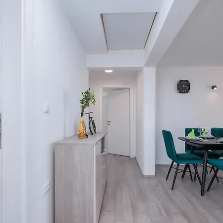 Cozy In With House Sea View Koromacno