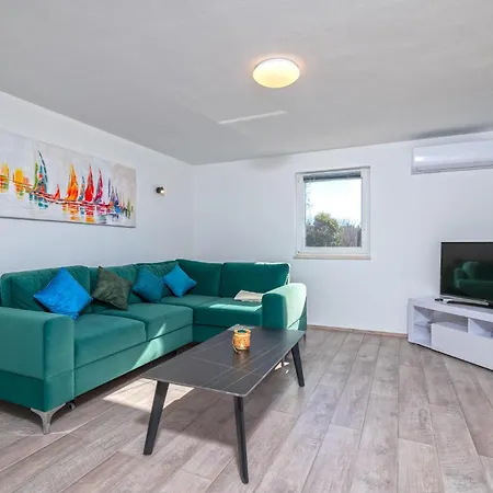 Apartment Cozy In With House Sea View Koromacno