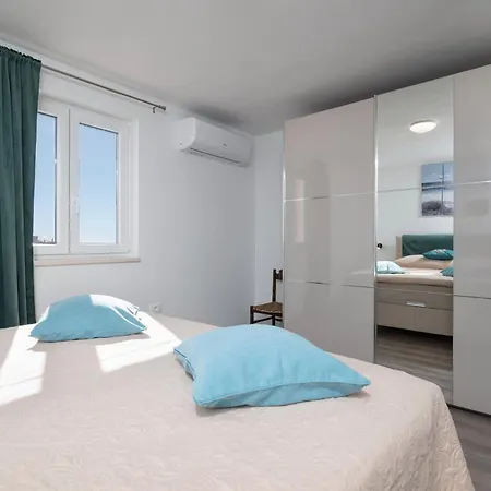 Cozy In With House Sea View Apartment Koromacno