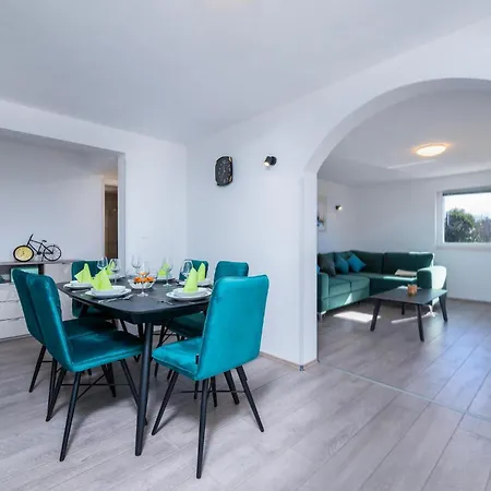 Cozy In With House Sea View Koromacno